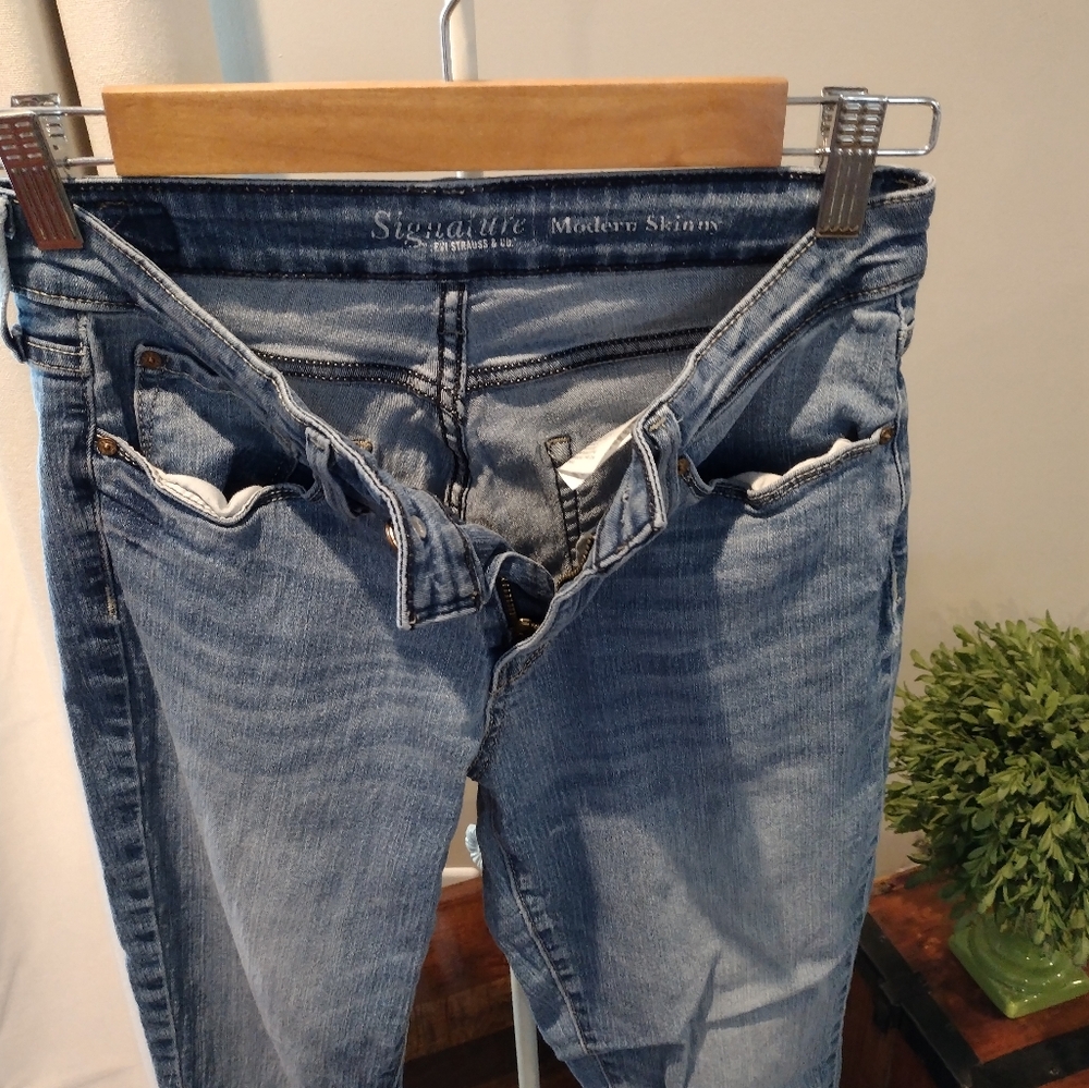 Jeans - Picture 2 of 3